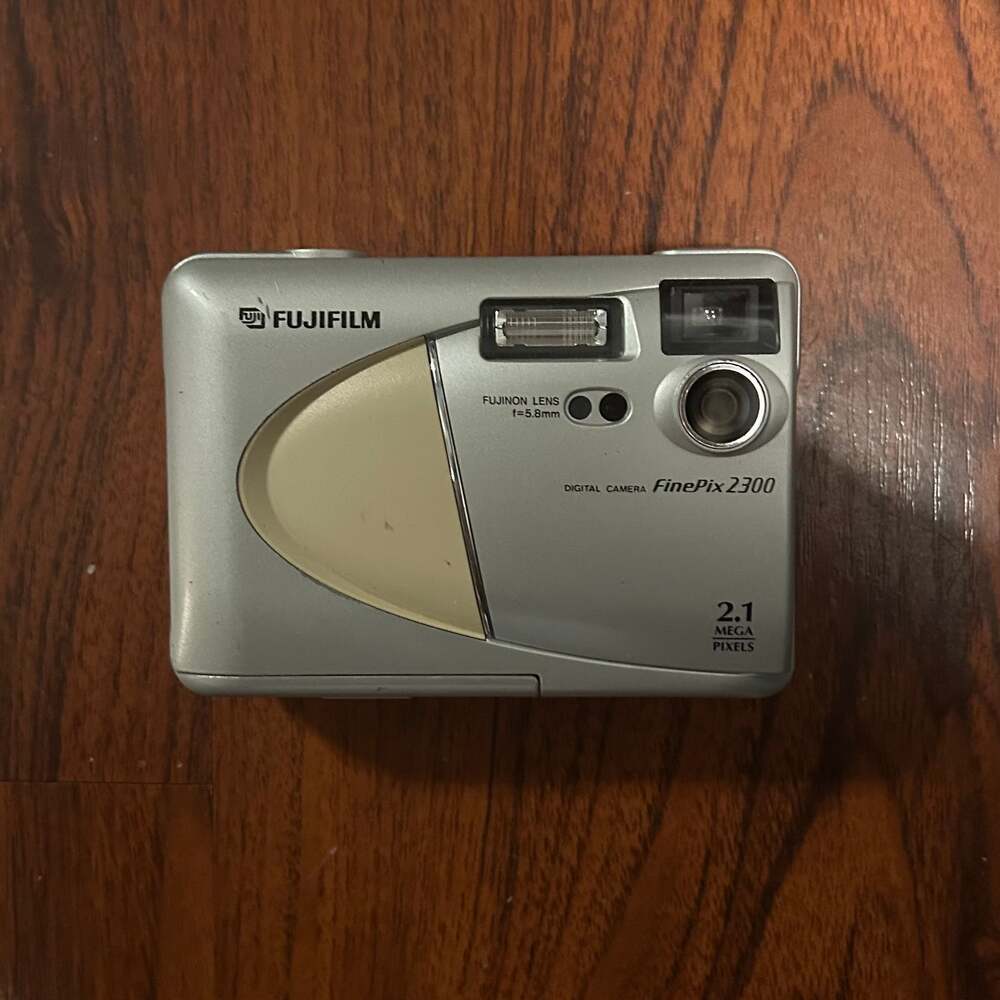 FujiFilm FinePix 2300 Digital Photo Camera 2.1-MP + 8mb SmartMedia Memory Card,